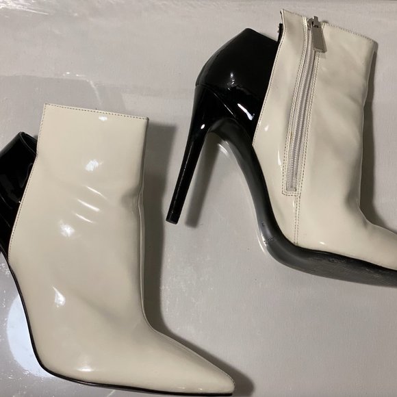 Kendall & Kylie Ariana Patent Ankle Bootie - Picture 3 of 4